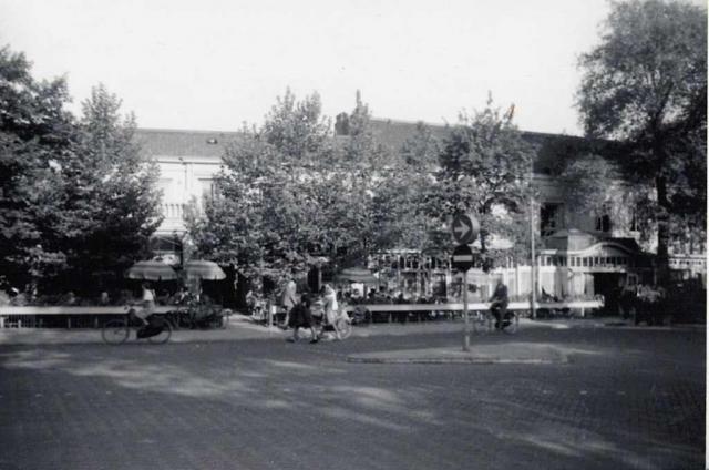 Kerkbrink met Hof v…