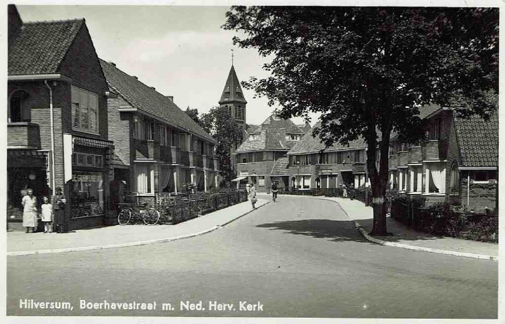 Boerhavestraat+m.+Ned.+Herv.+Kerk+1943+Uitg.+Eijlders+Bibliotheek+Kl.+Drift+50