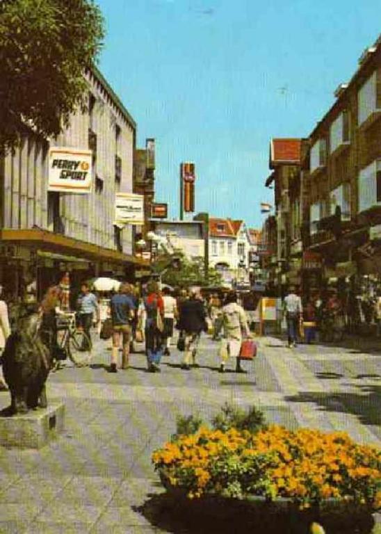 Kerkstraat+1981+J.+Sleding+d