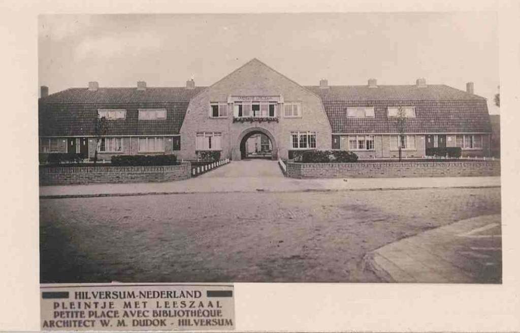 Neuweg+nr+232+Pleintje+met+Leeszaal+1925+Architect+W.M.+Dudok